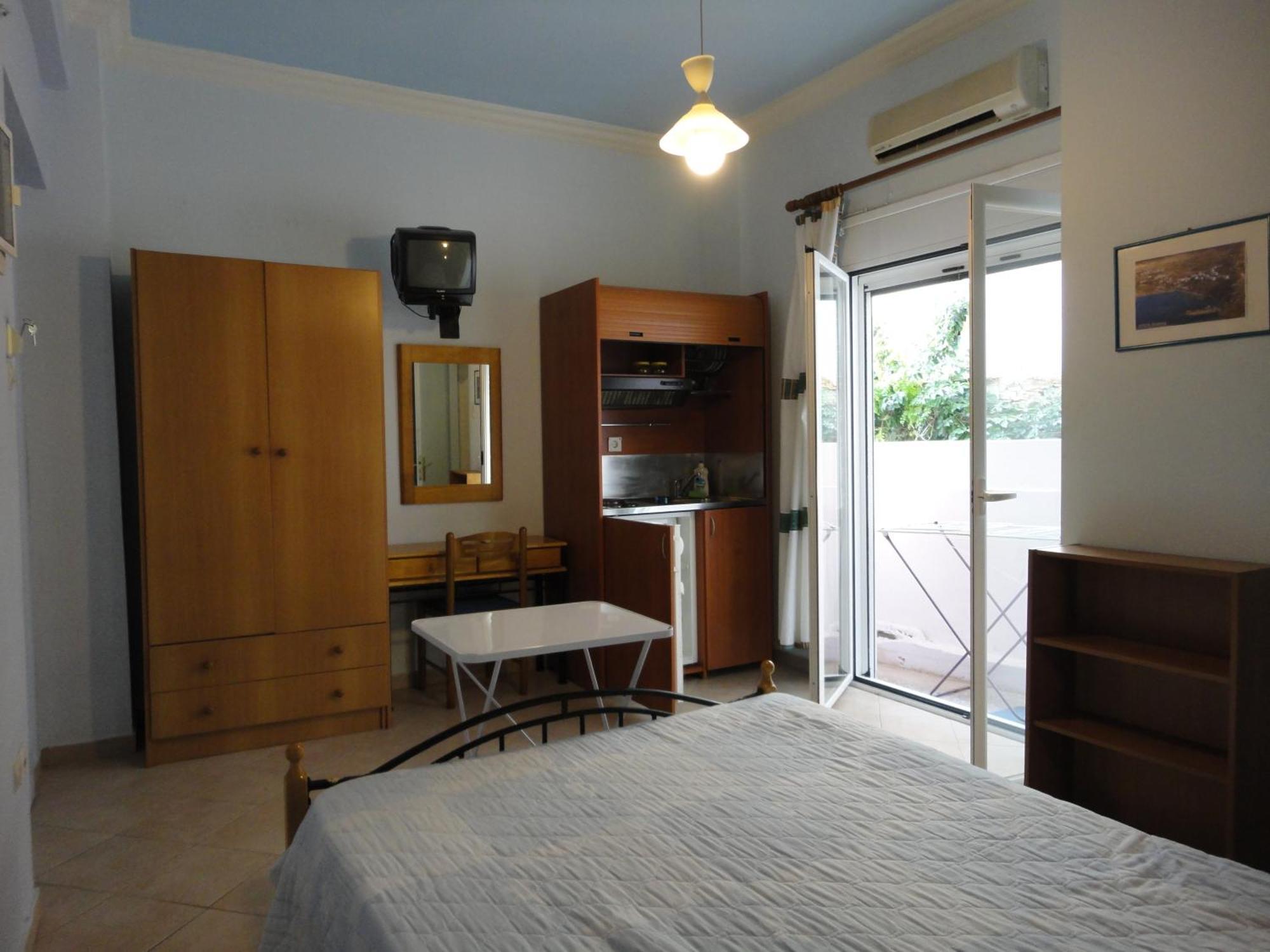 Apergis Rooms Ermoupoli Bilik gambar
