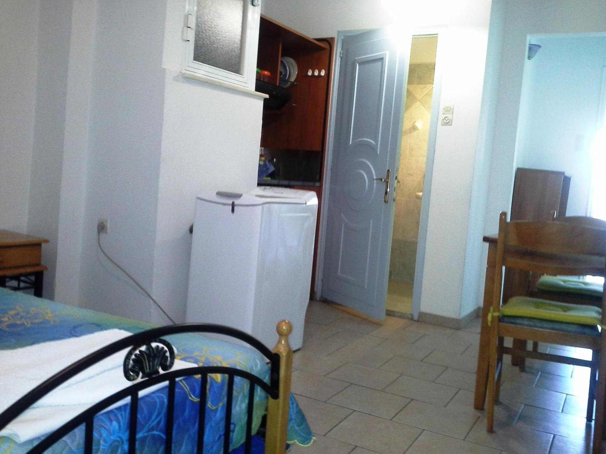 Apergis Rooms Ermoupoli Bilik gambar